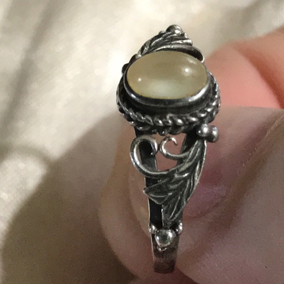 Very pretty Vintage .925 Moonstone Ring SZ 5.5ish - Picture 2 of 7
